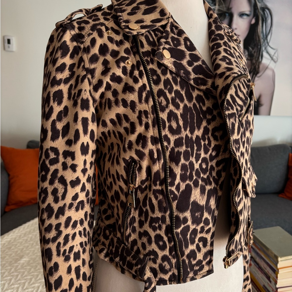 Chic Leopard Print Jacket - Picture 3 of 9